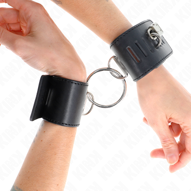 KINK – FIXED WRIST RESTRAINTS WITH RING AND PADLOCK CLOSURE BLACK ADJUSTABLE 16-23 CM X 5.5 CM