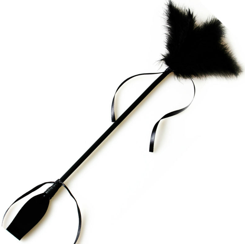SECRETPLAY Whip & Tickle – Peitsche mit Federn, schwarz